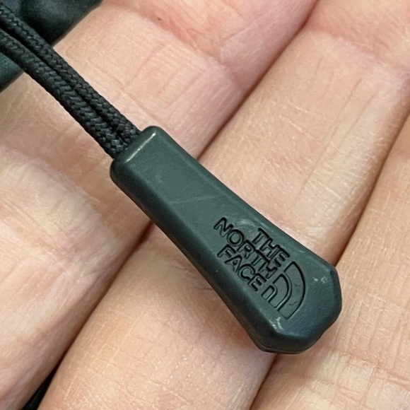 Awesome The North Face 550 puffer jacket! - Picture 9 of 15